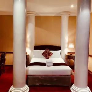 Russell Court Hotel