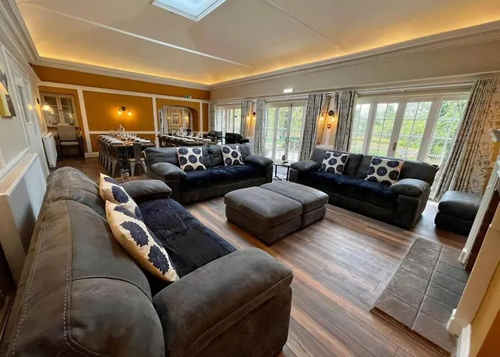 Lydney House Hotel Swaffham Sleeps 22