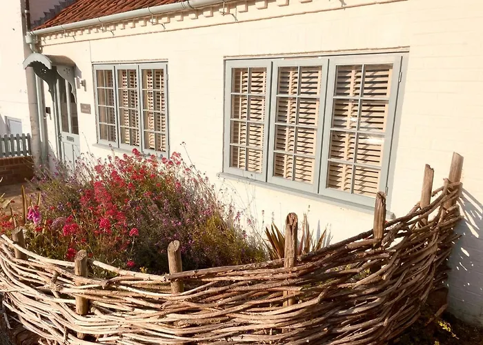 The Hideaway, Sleeps 2 In Wells Next-The-Sea!