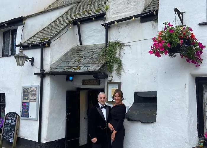 Jolly Sailor Inn - The Oldest Pub In Looe - Family Run And Full Of Charm And Character