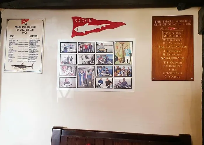 Jolly Sailor Inn - The Oldest Pub In Looe - Family Run And Full Of Charm And Character