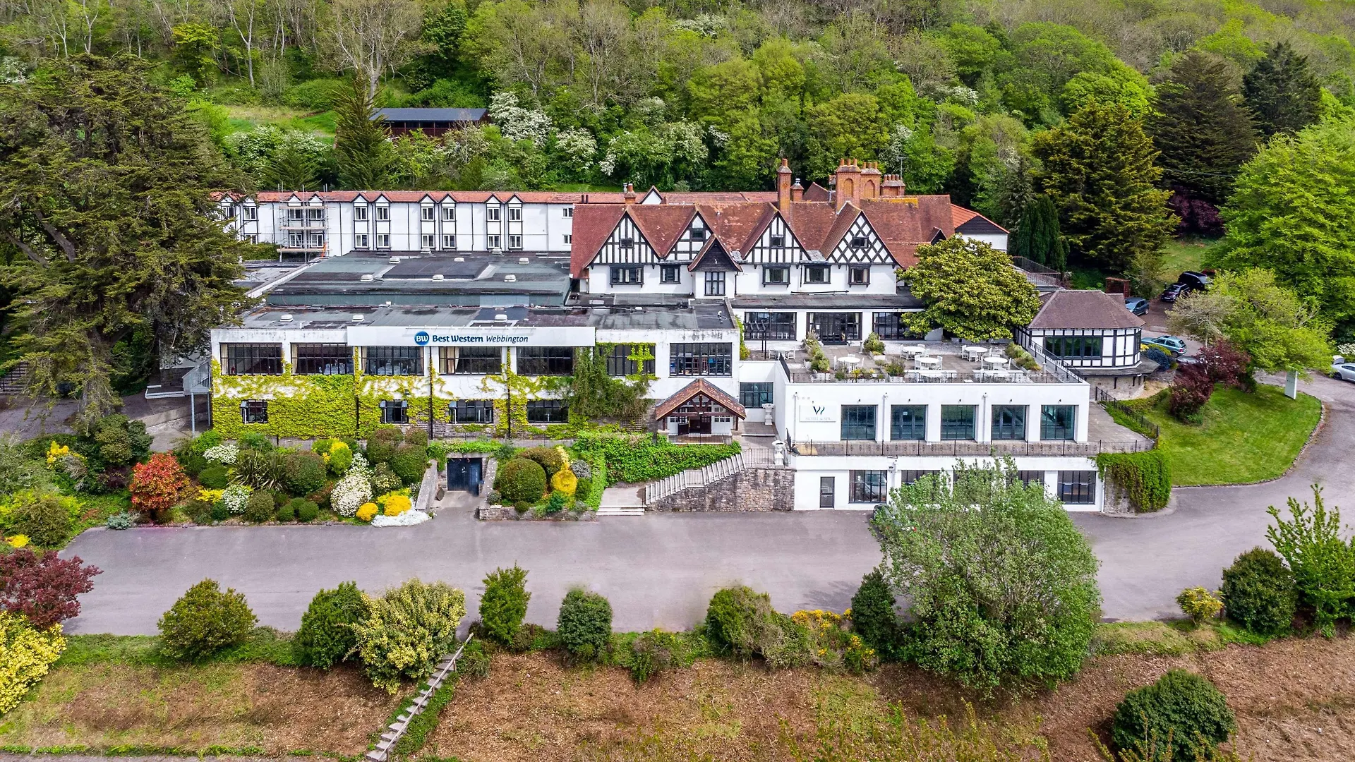 Where to Stay Near Castle Batch: 4 Resort Hotels Worth Booking