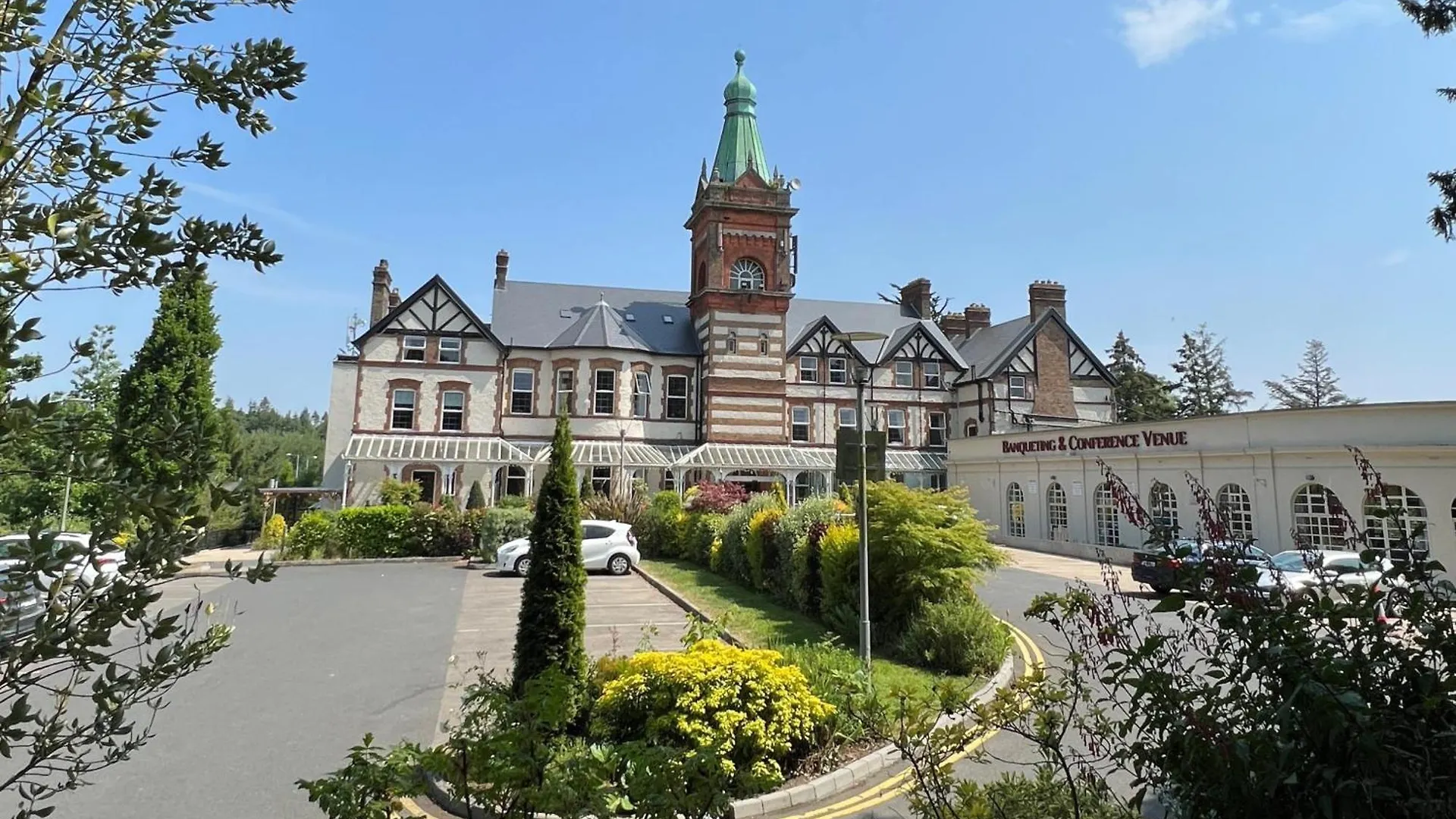6 Family Hotels Near Phoenix Park Worth Booking