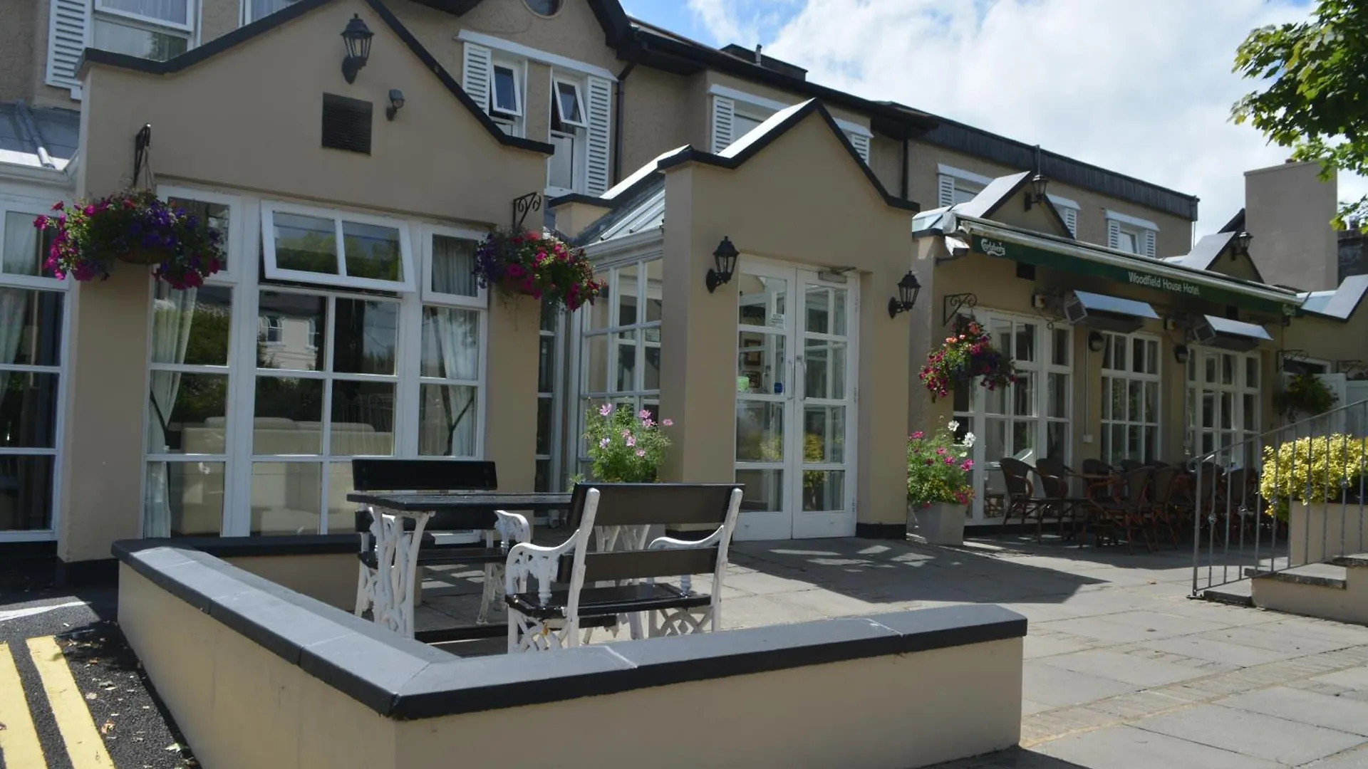 4 Romantic Hotels Near Thomond Park Worth Booking